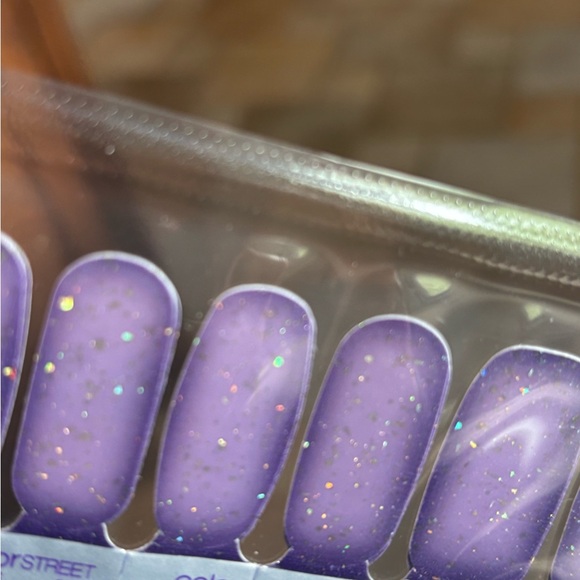 💥2/$24 or 3/$30💥 Color: Vintage Vase. Purple Ombre Nail Strips - Picture 4 of 6